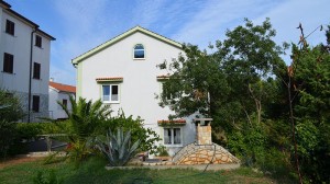 Lovrenovic-losinj-yard